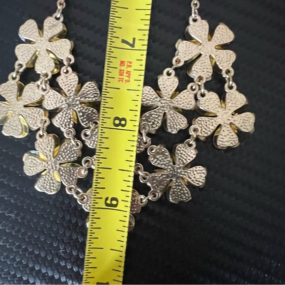 Charming Charlie Statement Necklace Yellow Flower Bib Gold Tone Chain - Picture 7 of 7